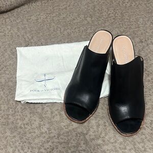 Pour La Victoire Black Leather Mules